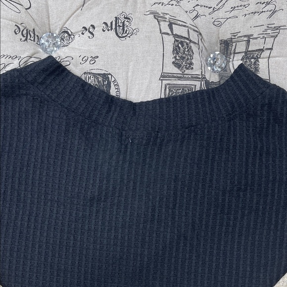 CENY Women's  V-Neck  Sweater - Picture 10 of 10